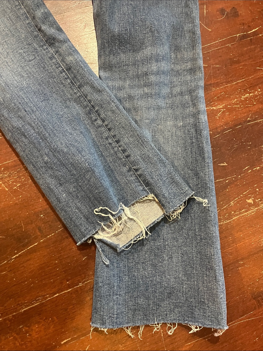 ๐ป3/$15๐ป LOFT Distressed Hem Cropped Straight Jeans - Blue - Picture 8 of 8